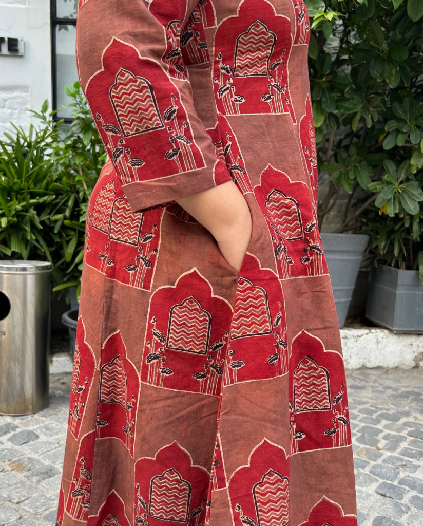 Pankhuri (पंखुरी) Ajrakh Kurta — photograph 4