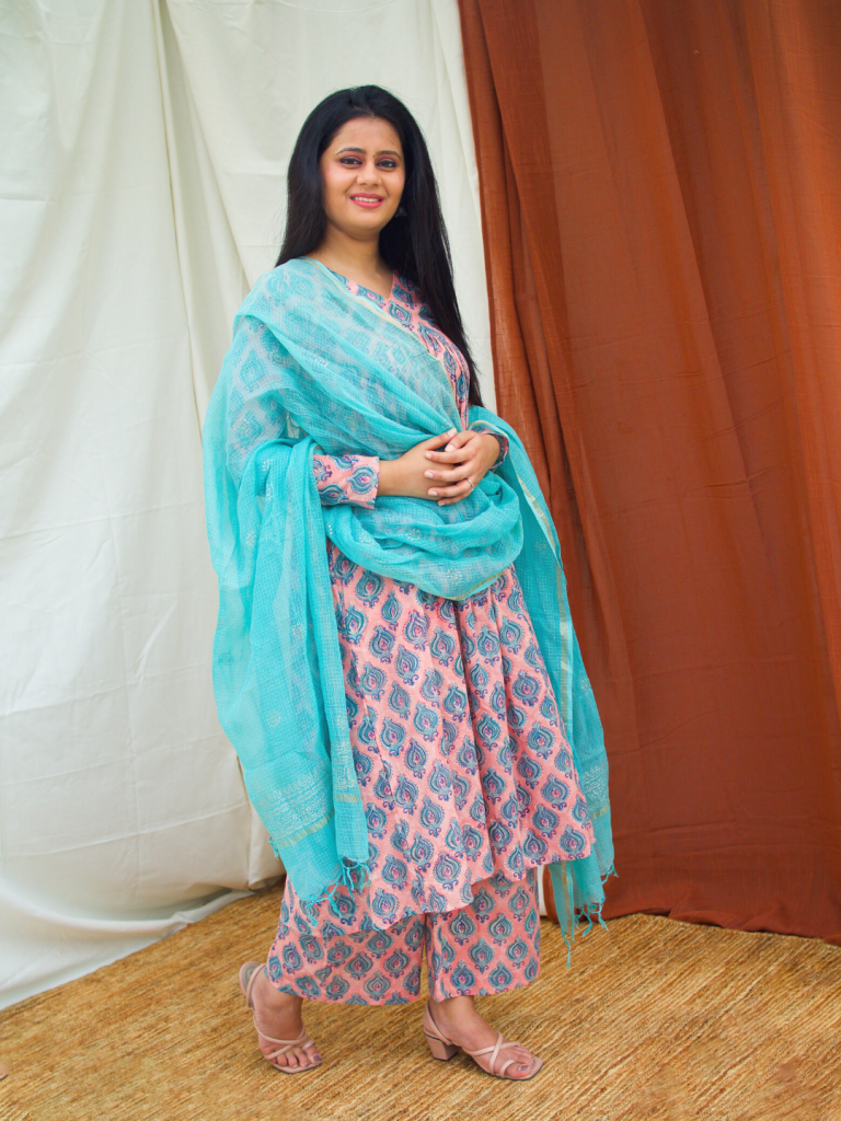 Turquoise Blue Kota Doria Dupatta Women — photograph 4